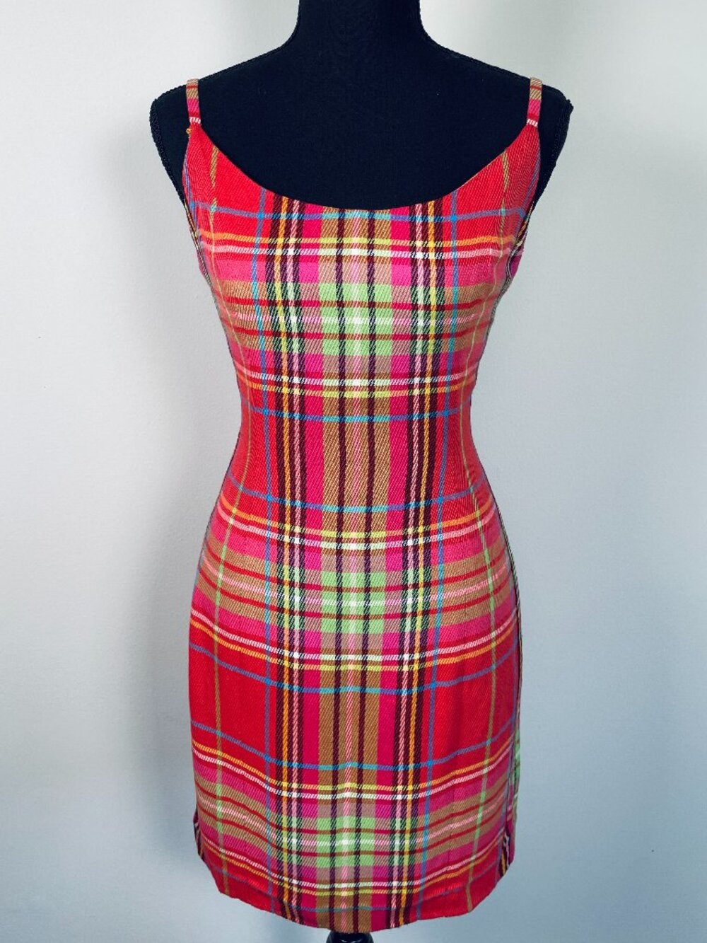Ungaro fitted red multicolor plaid sheath dress, Made in Hong Kong